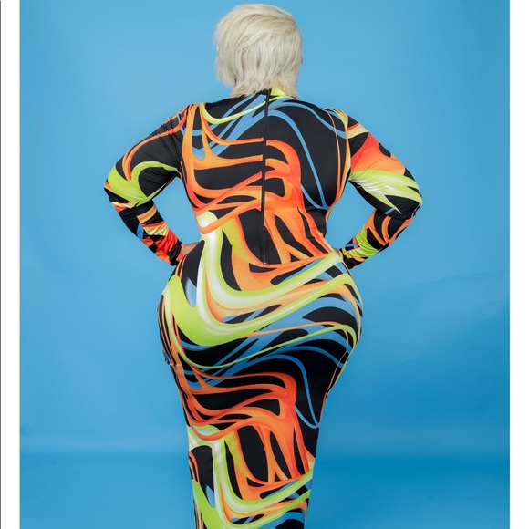 Colorful plus size dress - Picture 2 of 3